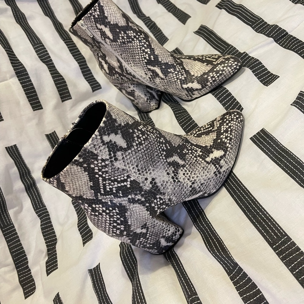 Steve Madden Therese snake skin leather boots